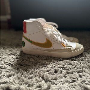 White university gold Nike Blazer Mid 77 (GS) 5.5